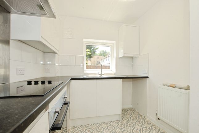 10 Moorish, Stratford Way, Hemel Hempstead photo 5
