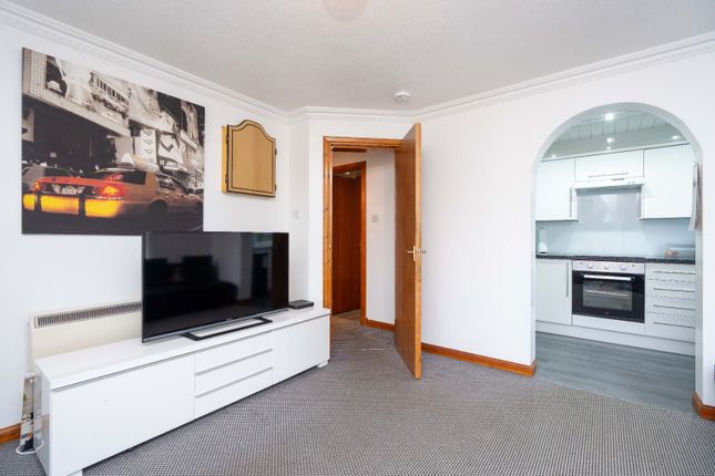 33, Main Street, Bathgate photo 4