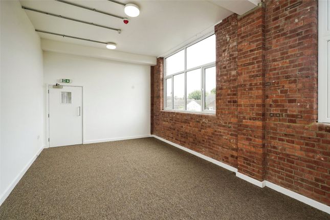 Studio for sale in Old Bedford Road, Luton, Bedfordshire
