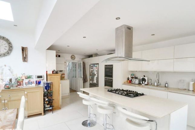 Friern Park, North Finchley photo 3