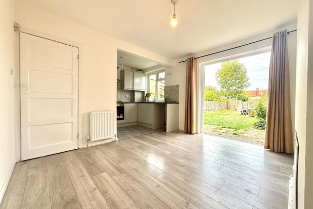 30, Woodcroft Crescent, Uxbridge photo 3