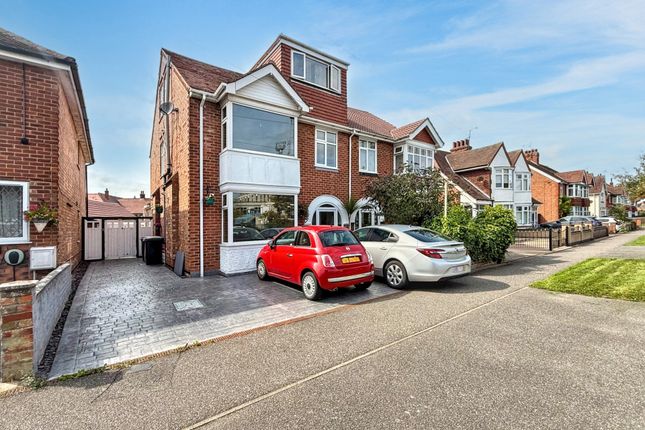 43, Park Avenue, Skegness photo 2