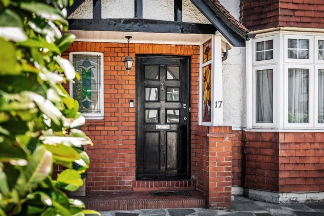 17, Holland Avenue, Cheam photo 4
