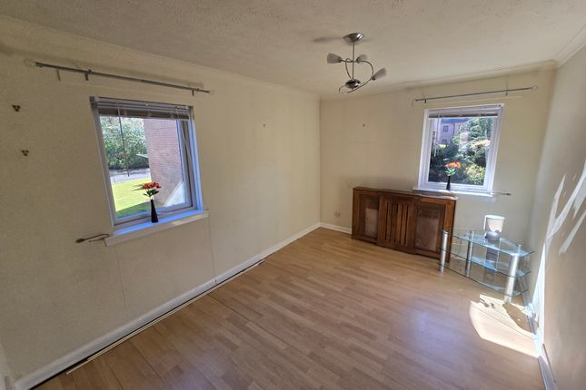 51 Mahon Court, Glasgow photo 3