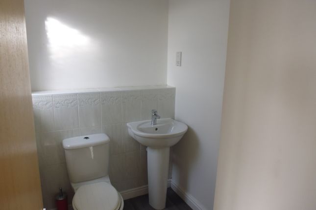 61, Finchale Avenue, Priorslee photo 5