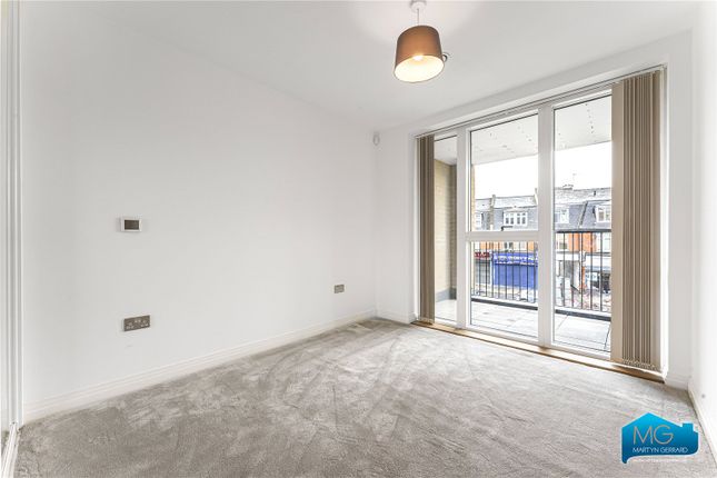 Flat to rent in Gladstone House, 2 Quayle Crescent, Whetstone, London