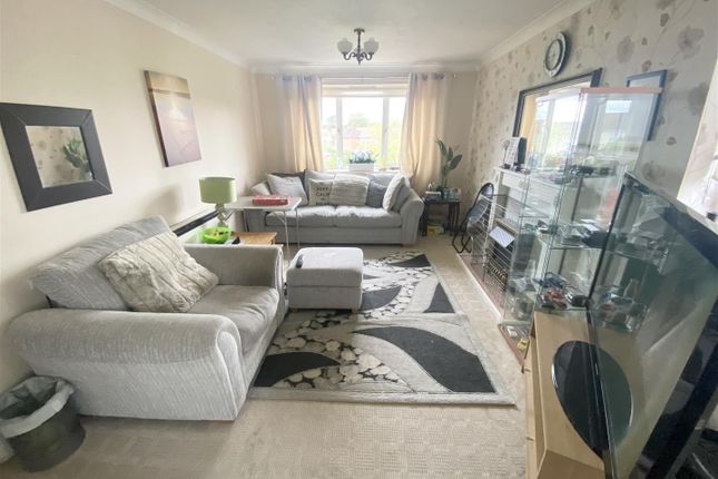 Flat 46, Acorn Court, High Street, Waltham Cross photo 3