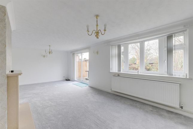 11 Heath Gardens, Derby photo 3