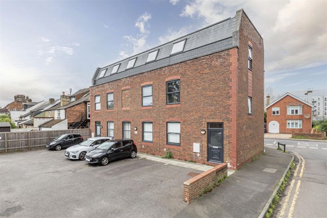 Flat for sale in Station Road, Addlestone