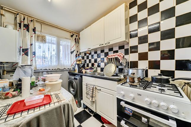 Flat 4, Bookham Court,, Phipps Bridge Road, Mitcham photo 3