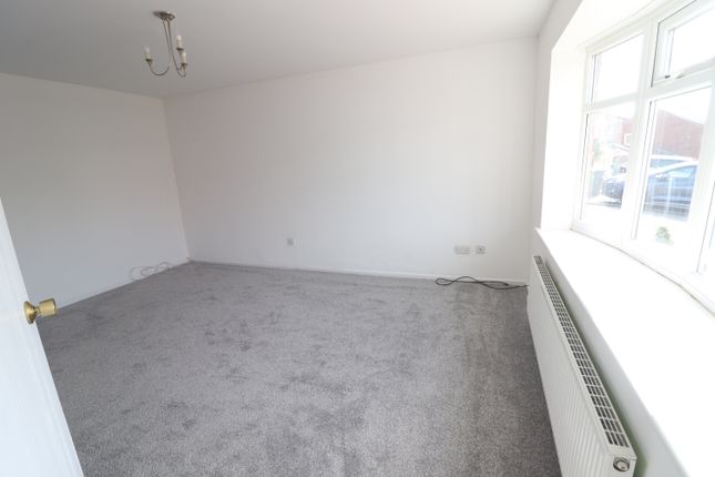 22, HARVEST CLOSE, UPPER  GORNAL photo 2
