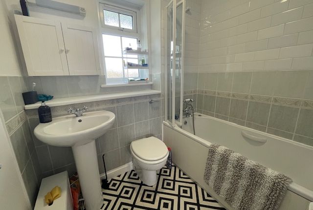En-Suite Bathroom