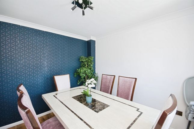 4, Rydal Way, Eastbourne photo 5