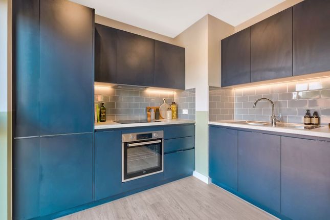 Flat for sale in Gadwall Quarter At Woodberry Down, Woodberry Grove, London