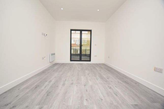 Flat 6 41-43, Town Centre, Hatfield photo 4
