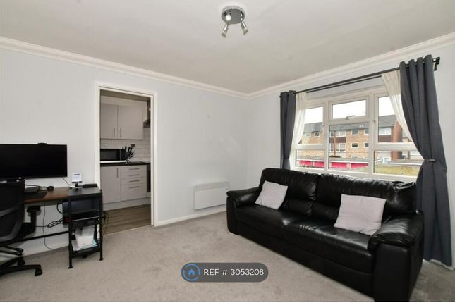 Flat, Abbotsleigh Close Sutton, London photo 3