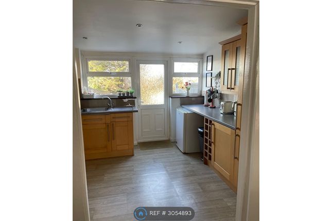 Dovedale Avenue, Clayhall, Ilford photo 3