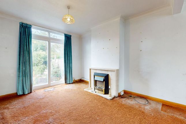 18, Bawdsey Avenue, Ilford photo 4