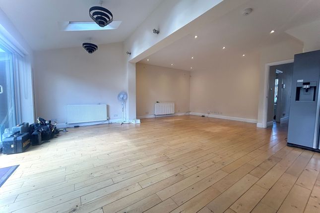 108 Godalming Avenue, Wallington photo 5