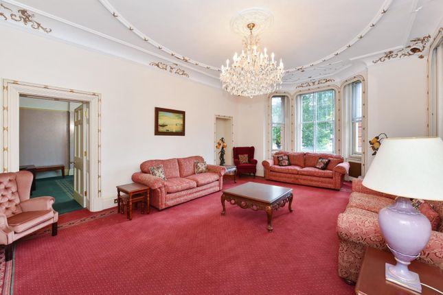 Flat 10, Berkeley House, Hay Hill, London photo 2