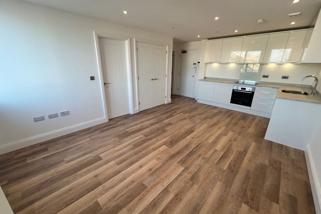 Thumbnail Flat to rent in New Road, Trinity Point New Road