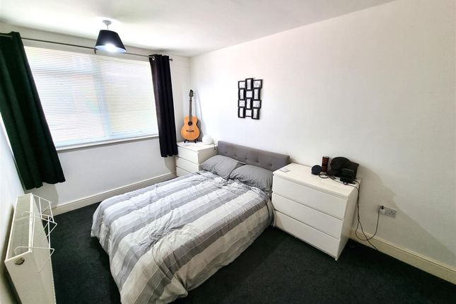 Flat to rent in Jesuit Close, Canterbury
