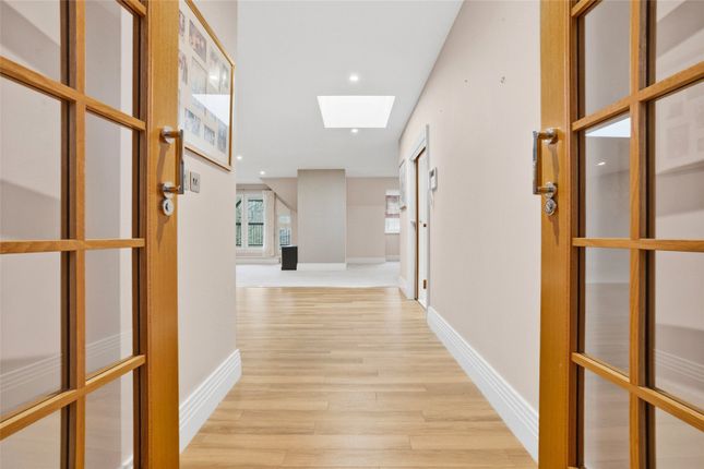 Flat 22, Hillside Mansions,, Merry Hill Road, Hertfordshire photo 2
