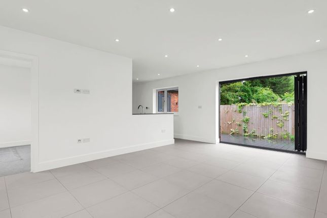 60, Brinkworth Road, Ilford photo 2