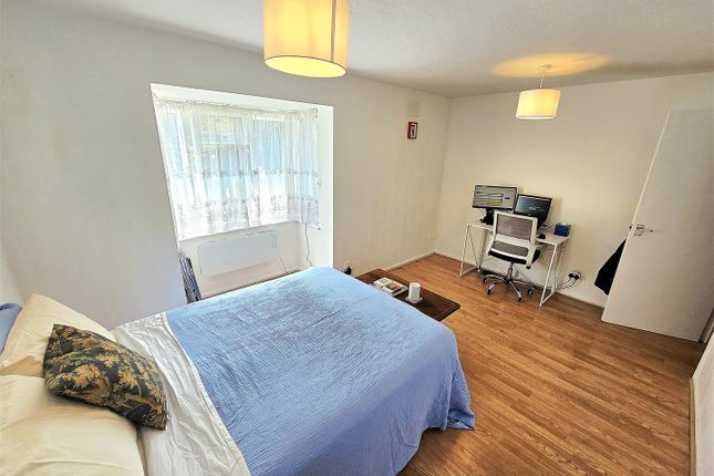12, Rabournmead Drive, Northolt photo 3