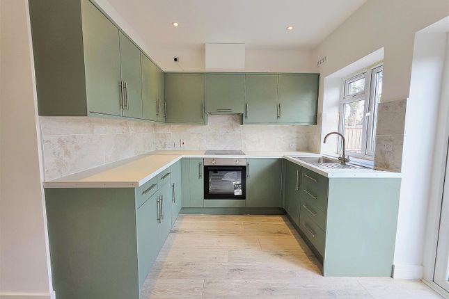 16, Killowen Avenue, Northolt photo 5