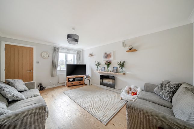 4, Alexandra Gardens, Woking photo 2