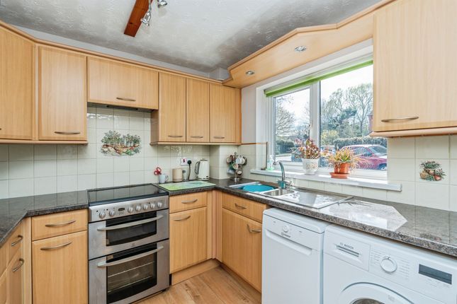 39, Tides Way, Southampton photo 4