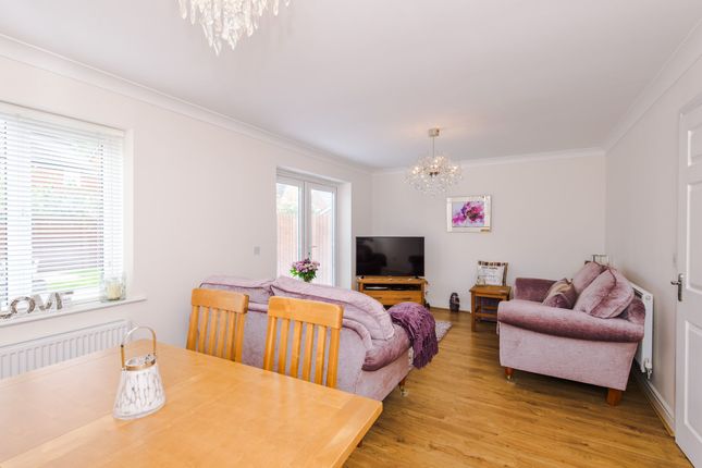 8, Beckfield Close, Leigh photo 4