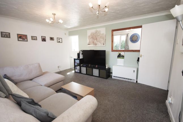 36, Swinford Hollow, Northampton photo 3