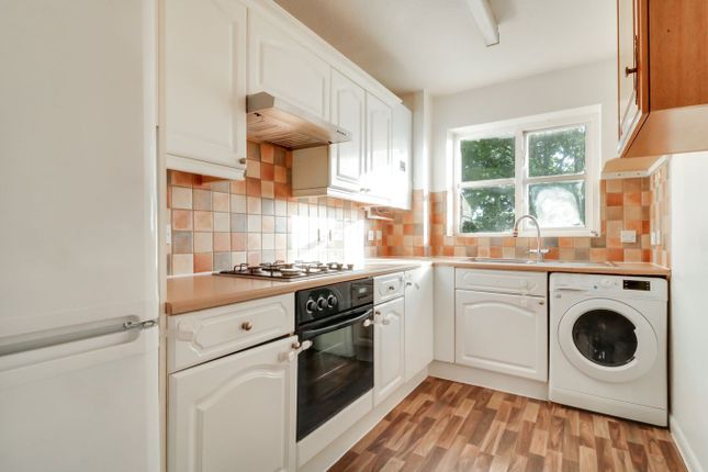 79, Lime Close, Harrow photo 3