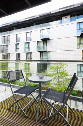 Flat to rent in Leman Street, Aldgate, London