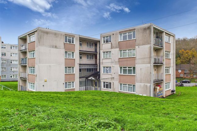 2-bed flat on 16, Vincent Close, Bristol, £60,000