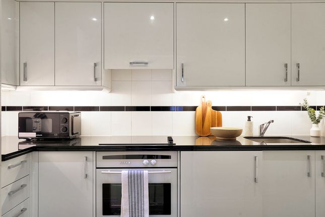 Sleek Mayfair Flat | Hertford St & Lift, Hertford Street, London photo 5