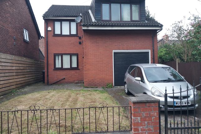 Detached house to rent in Moss Vale Road, Urmston, Manchester.
