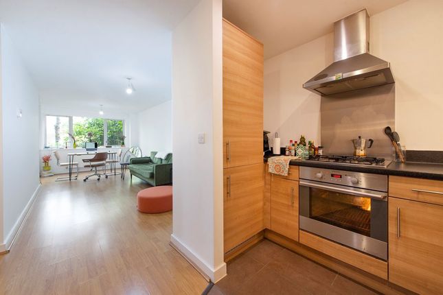 Flat 7, Babik Court, 132, Shacklewell Lane, London photo 5