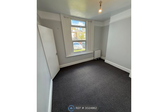 Flat, Lawn Road Portswood, Southampton photo 5
