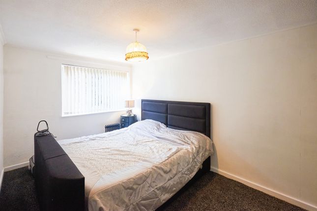 Town house for sale in Kempton Park Road, Hodge Hill, Birmingham