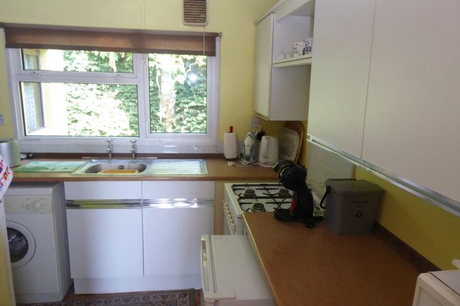 9 Orchard Drive, Grange Farm Estate, Upper Halliford Road, Shepperton photo 3