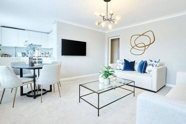 Flat to rent in Fulham Road, Fulham, London