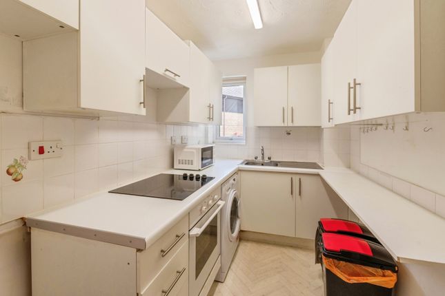 10, Chapel Lodge, Rainham photo 4