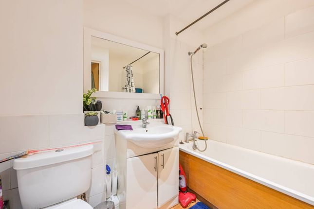 Thumbnail Flat for sale in High Road, Wood Green, London
