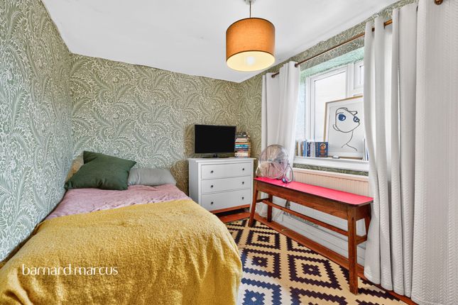 65, Turner Avenue, London photo 4