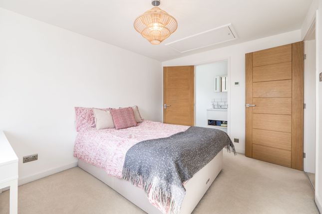 25 Brookvale Road, Stratford-Upon-Avon photo 3