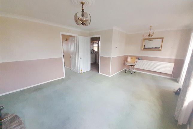 'Chylean', 5, Treeside Close, West Drayton photo 2