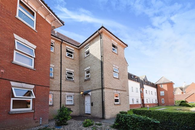 Thumbnail Flat for sale in Tallow Gate, South Woodham Ferrers, Chelmsford